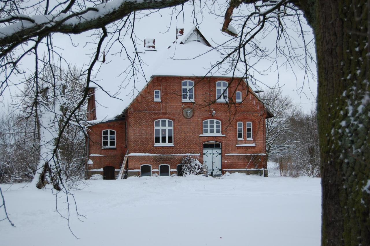 Ferienwohnung Ehemalige Revierfoersterei "Morgensuenn" Kuhstorf Exterior foto